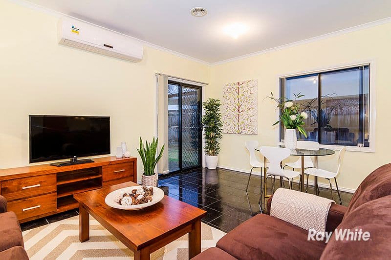 4 Hayes Road, Hampton Park VIC 3976, Hampton Park - Thumbnail 2