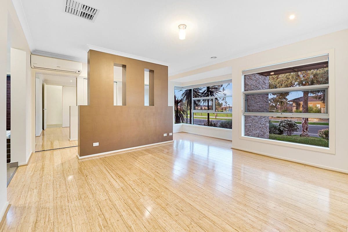 33 Datura Avenue, Cranbourne North VIC 3977, Cranbourne North - Thumbnail 2