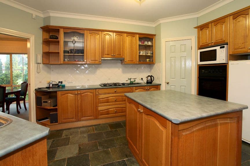 17 Jeanbart Court, WANTIRNA SOUTH VIC 3152, Wantirna South - Thumbnail 3