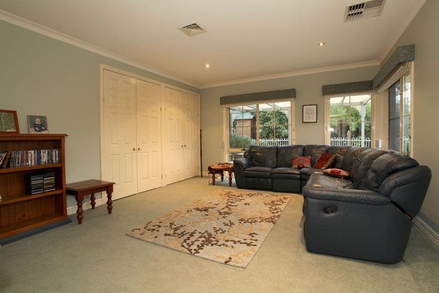17 Jeanbart Court, WANTIRNA SOUTH VIC 3152, Wantirna South - Thumbnail 8