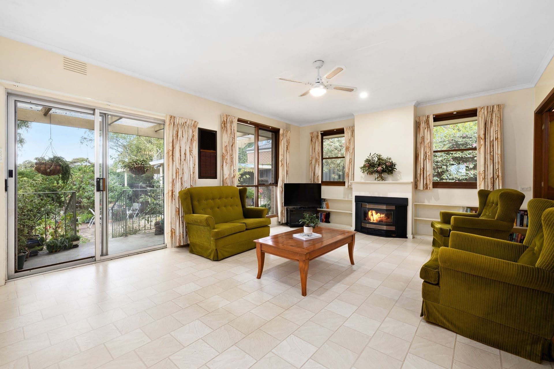 2 Josephine Avenue, Mount Waverley VIC 3149, Mount Waverley - Thumbnail 5