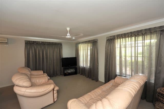 13 Jacaranda Court, RANGEVILLE QLD 4350, Rangeville - Thumbnail 3