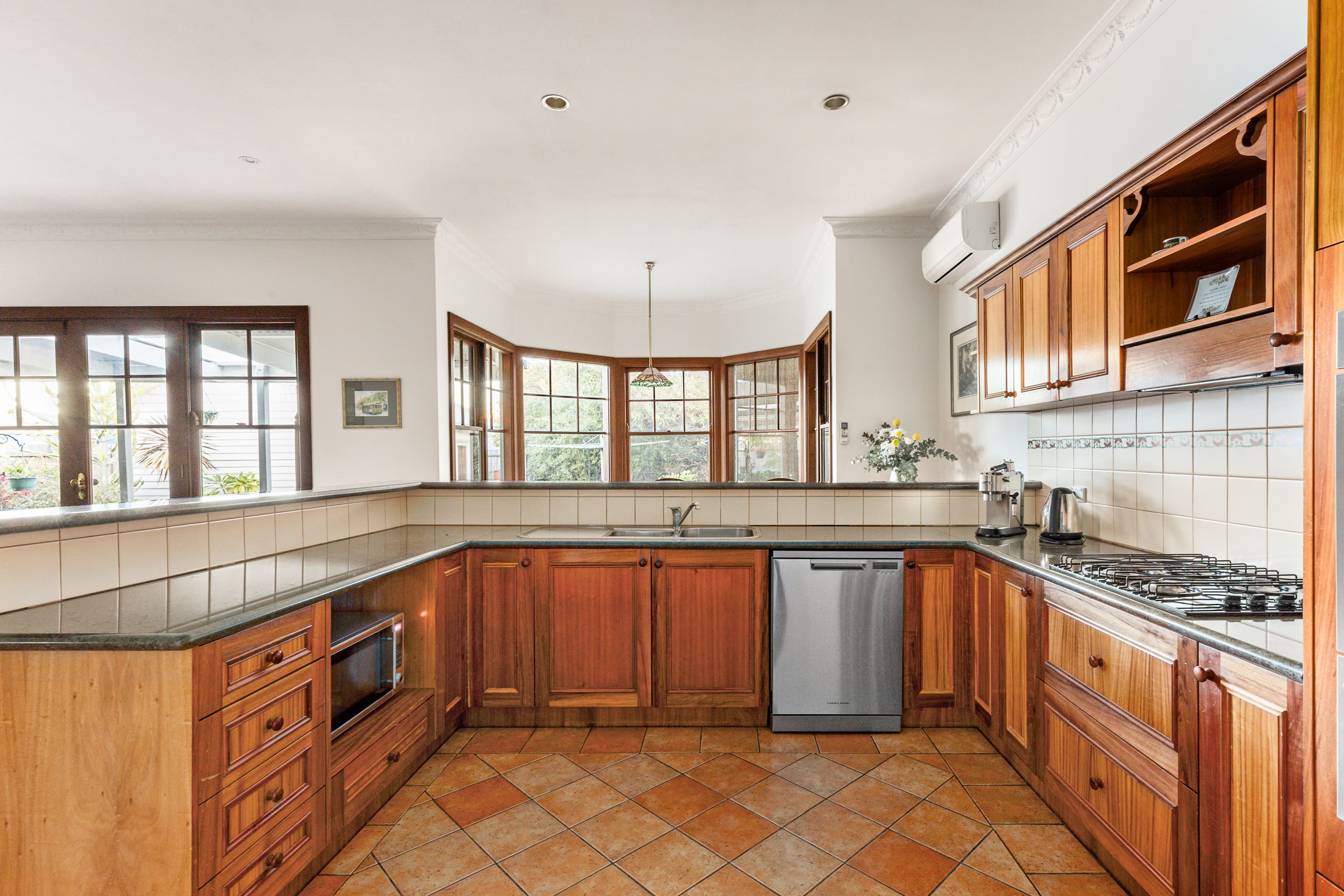 22 Civic Parade, Seaholme VIC 3018, Seaholme - Thumbnail 5