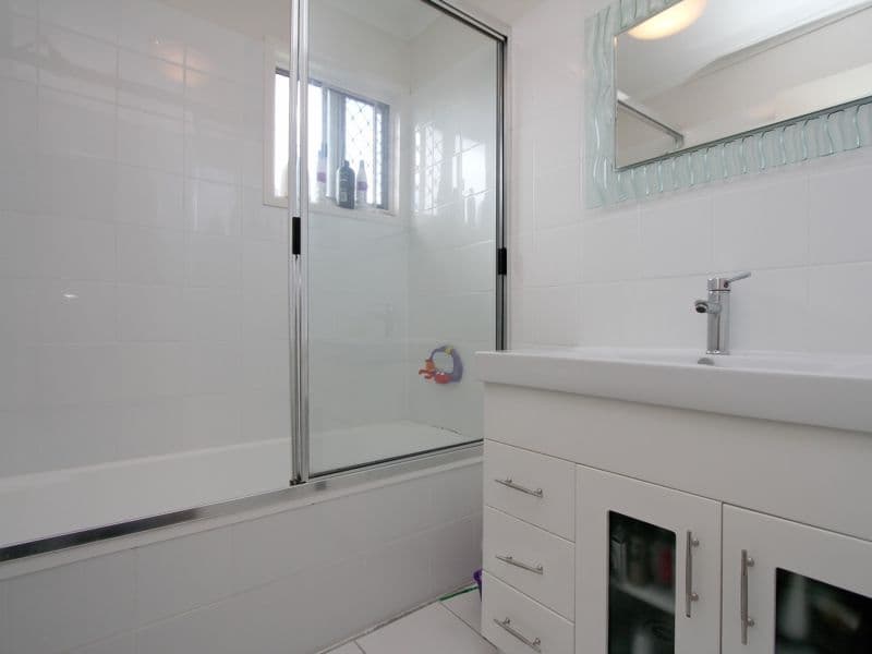 29 Strathallen Drive, BORONIA HEIGHTS QLD 4124, Boronia Heights - Thumbnail 4