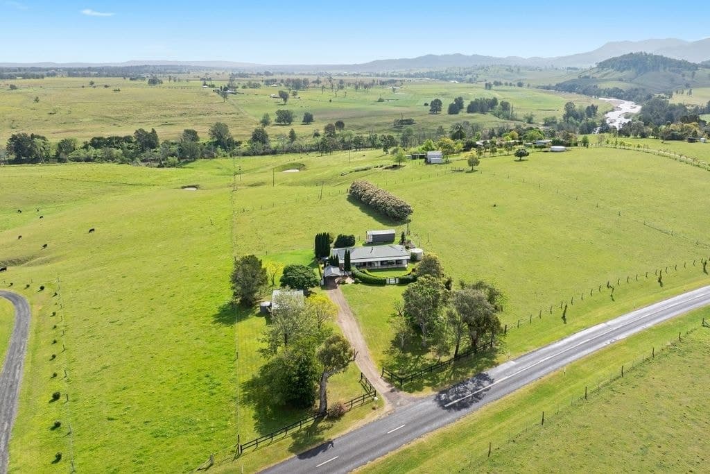 1099 Luskintyre Road, Lambs Valley - Thumbnail 2