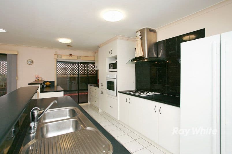 4 Pirita Place, CRANBOURNE WEST VIC 3977, Cranbourne West - Thumbnail 2