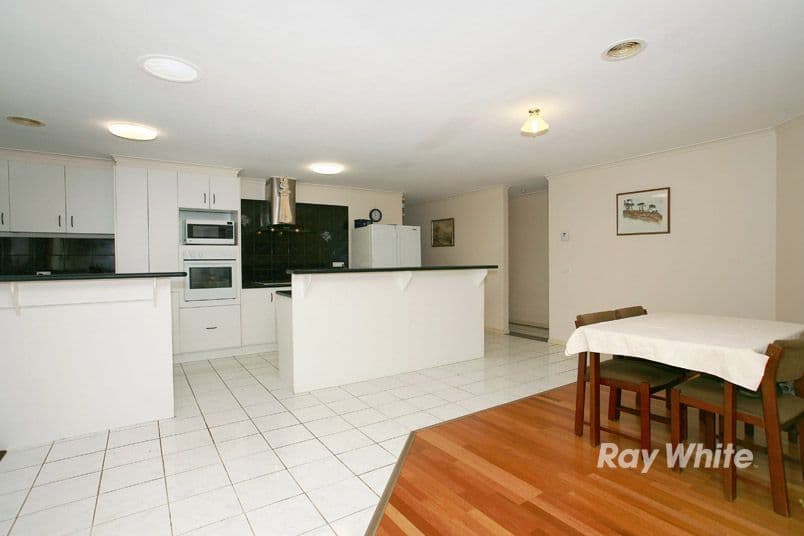 4 Pirita Place, CRANBOURNE WEST VIC 3977, Cranbourne West - Thumbnail 3