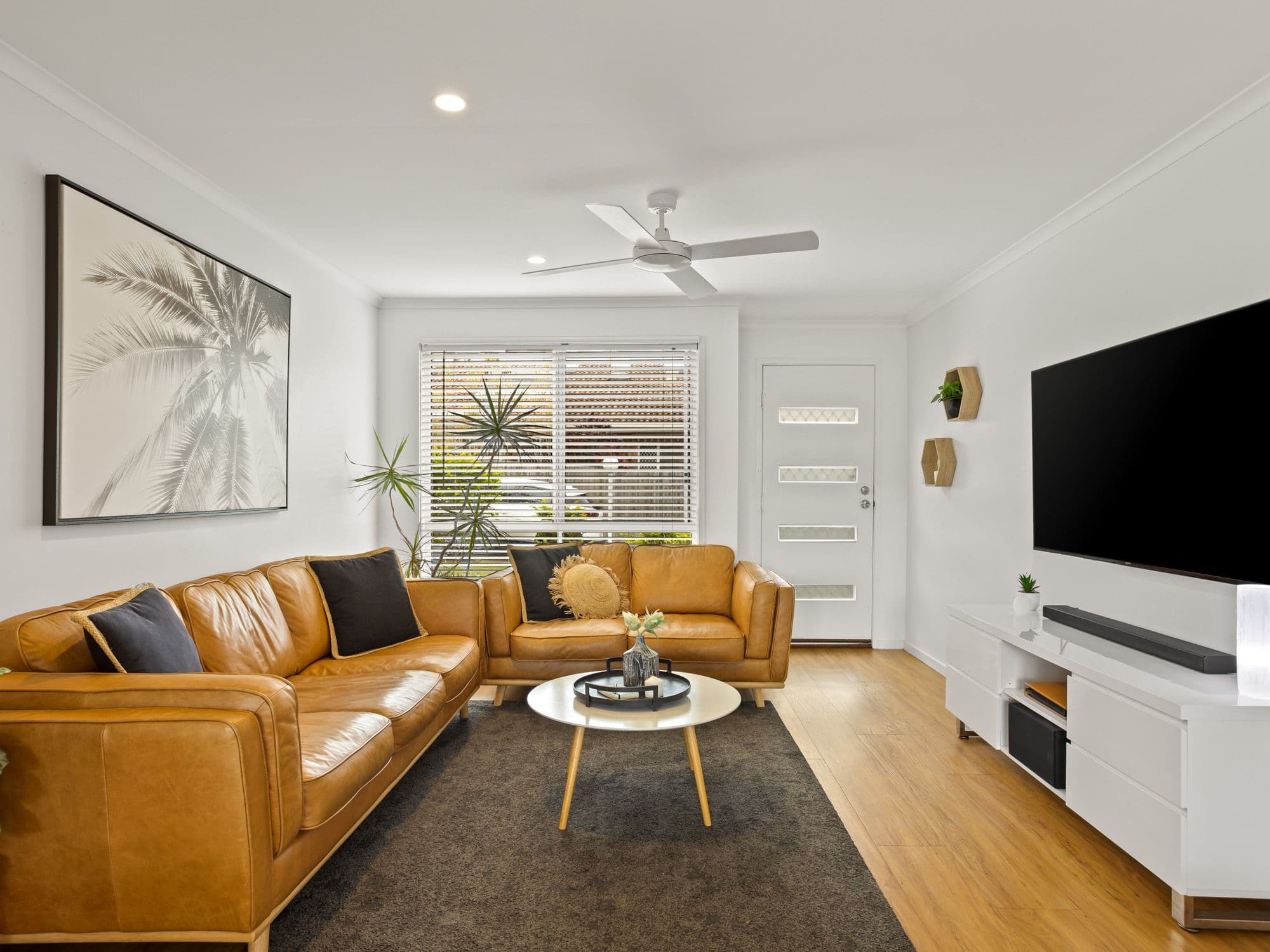 105 Ridgeway Avenue, Southport QLD 4215, Southport - Thumbnail 3