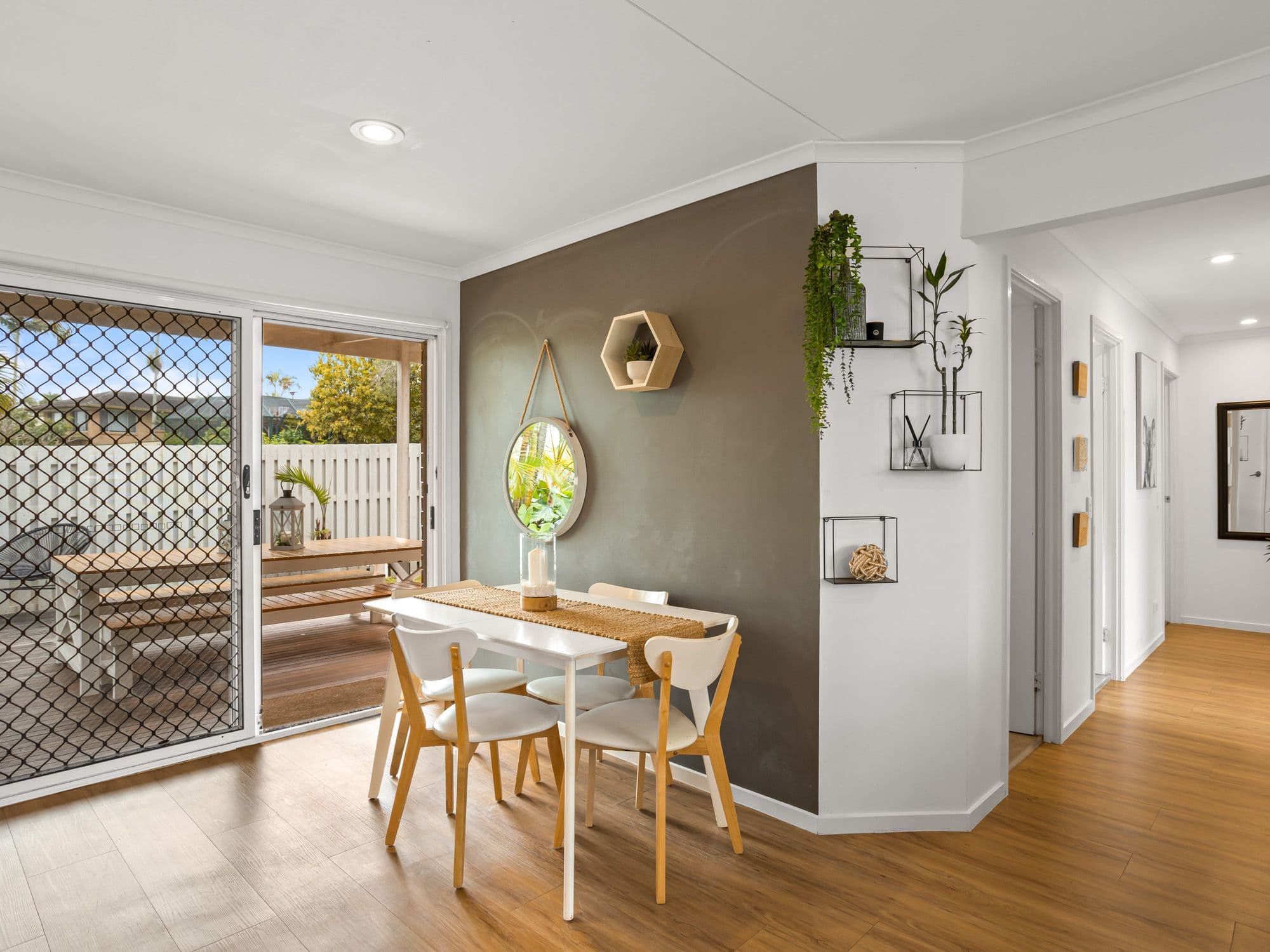 105 Ridgeway Avenue, Southport QLD 4215, Southport - Thumbnail 4