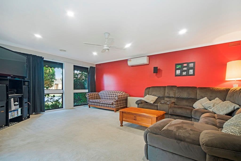 86 Grandview Grove, Wendouree VIC 3355, Wendouree - Thumbnail 2