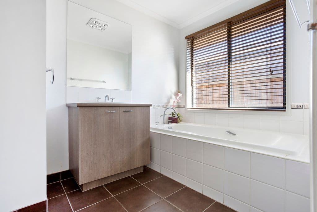 13 Huntingfield Drive, Warrnambool VIC 3280, Warrnambool - Thumbnail 8