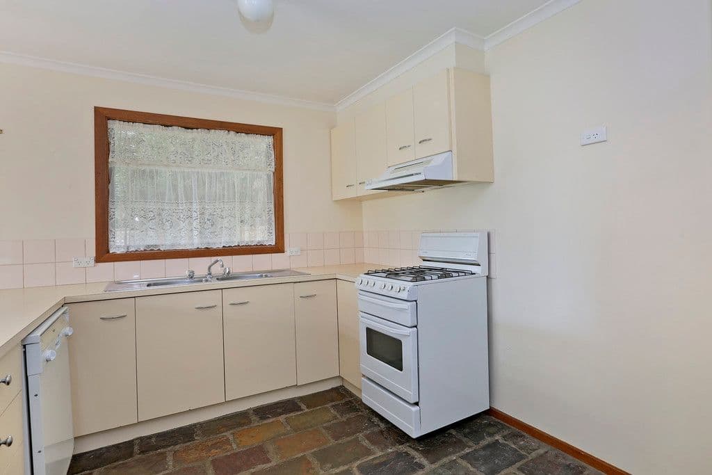31 Carawatha Avenue, Clifton Springs VIC 3222, Clifton Springs - Thumbnail 2