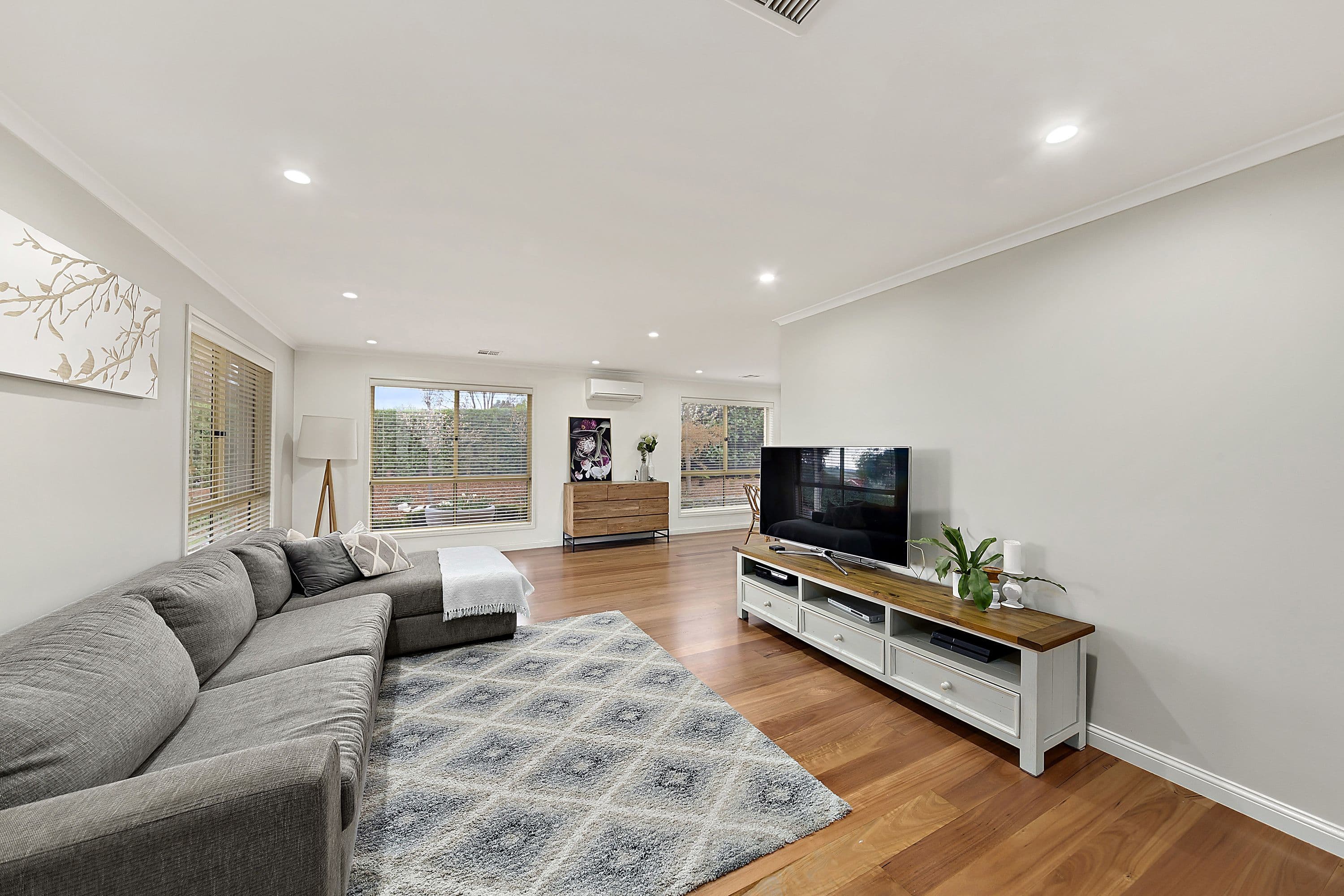 14 Carolyn Jackson Drive, Jerrabomberra - Thumbnail 2