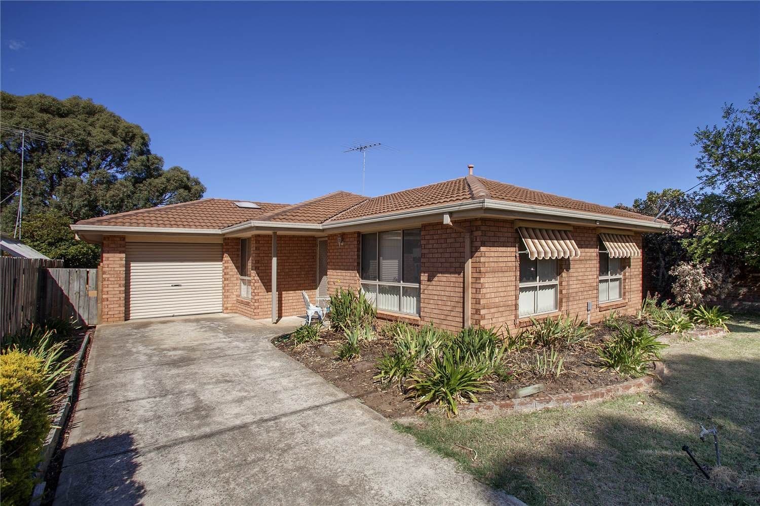 16 Cameron Crescent, LARA VIC 3212, Lara - Image 1