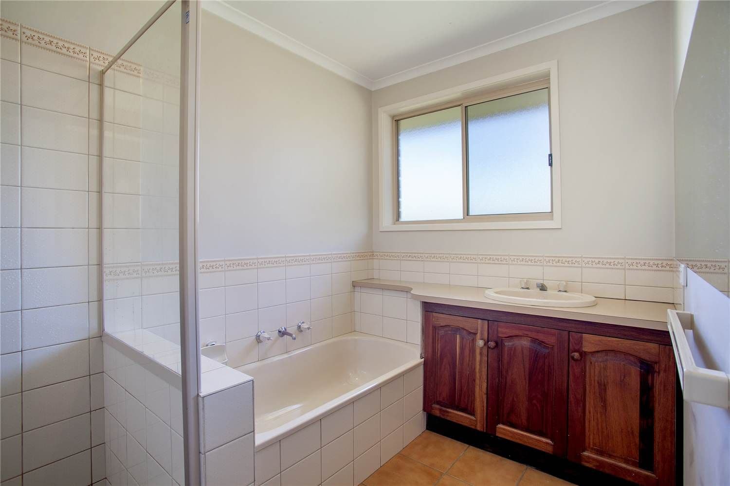 16 Cameron Crescent, LARA VIC 3212, Lara - Thumbnail 4