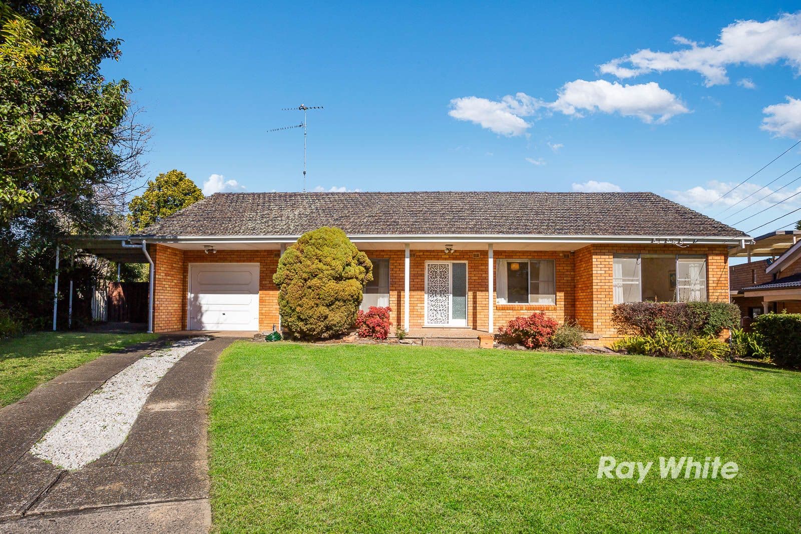 10 Tathra Place, Castle Hill - Image 1