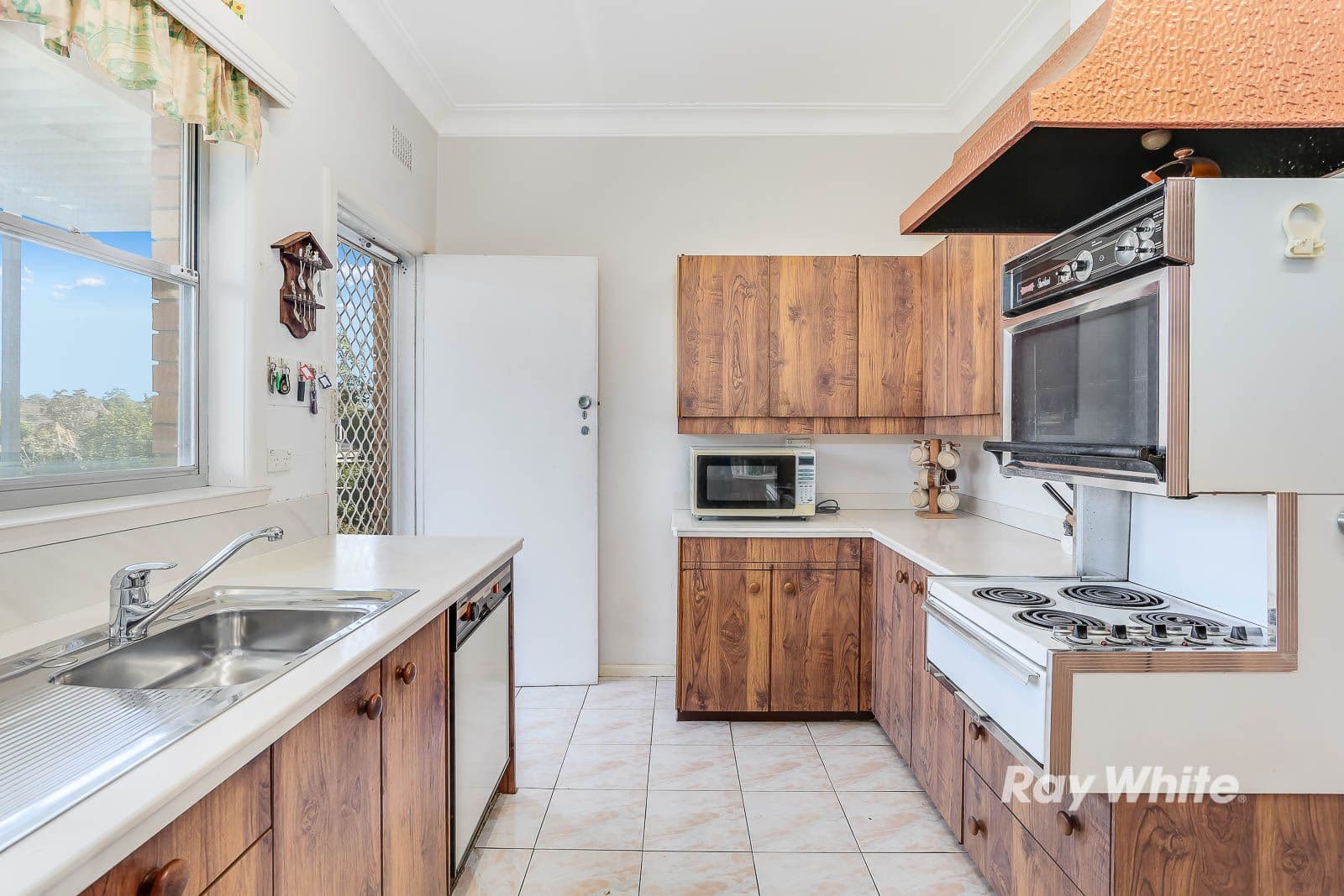 10 Tathra Place, Castle Hill - Thumbnail 4