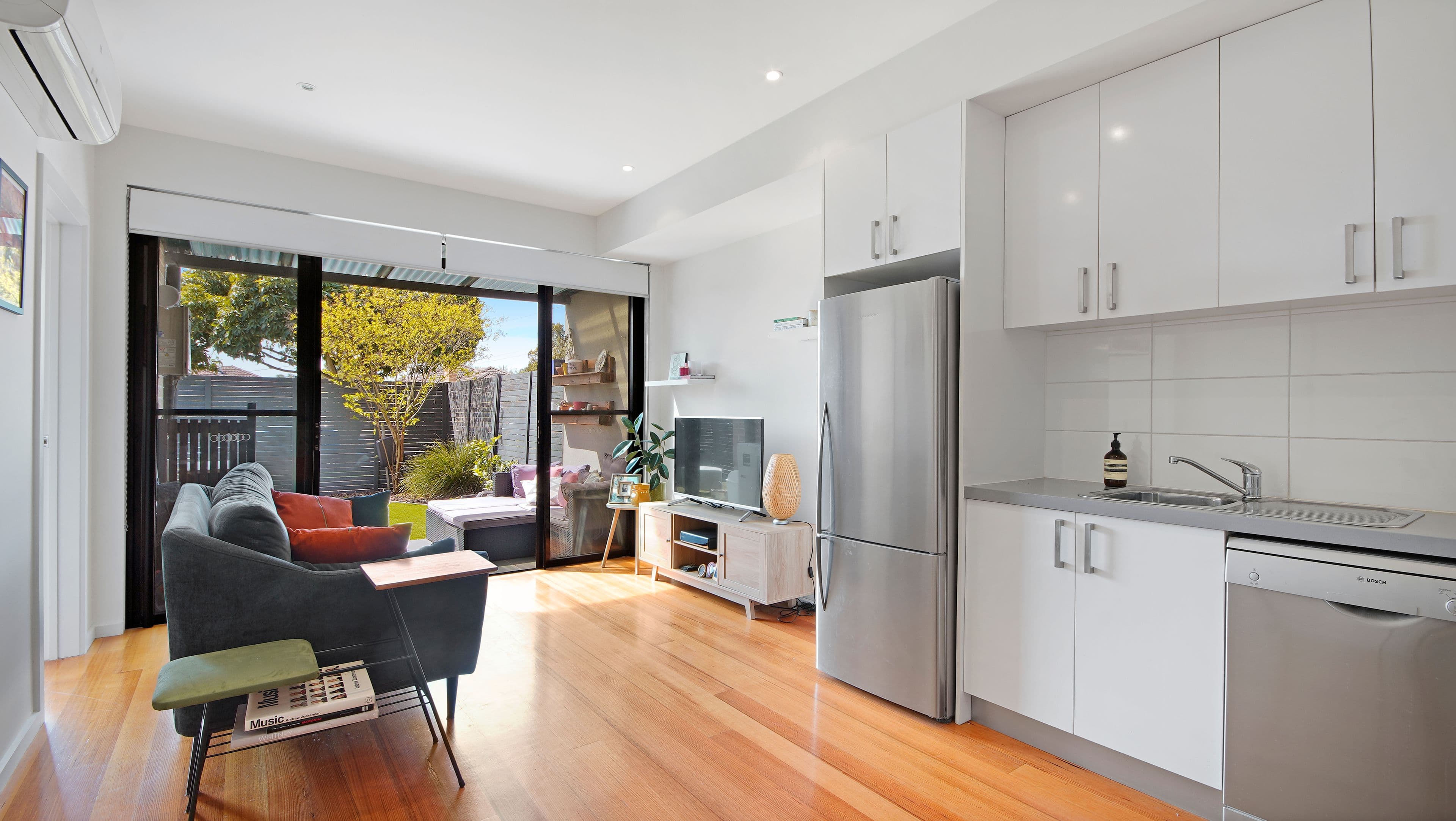 99 Barton Street, Reservoir VIC 3073, Reservoir - Thumbnail 4