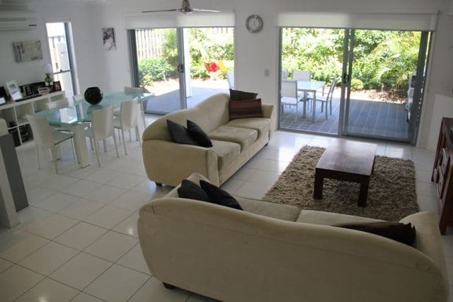 40 Barcelona Way, BURLEIGH WATERS QLD 4220, Burleigh Waters - Thumbnail 6