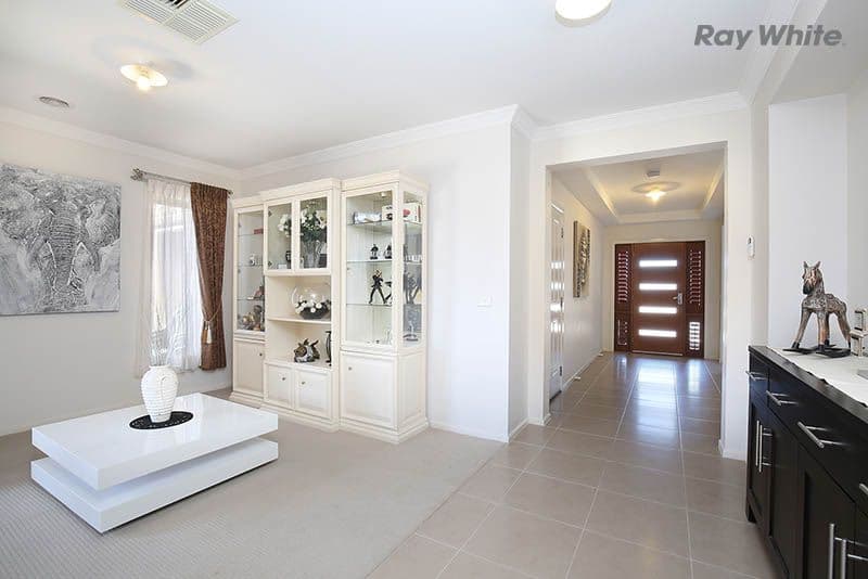 39 Campaspe Way, Point Cook VIC 3030, Point Cook - Thumbnail 2