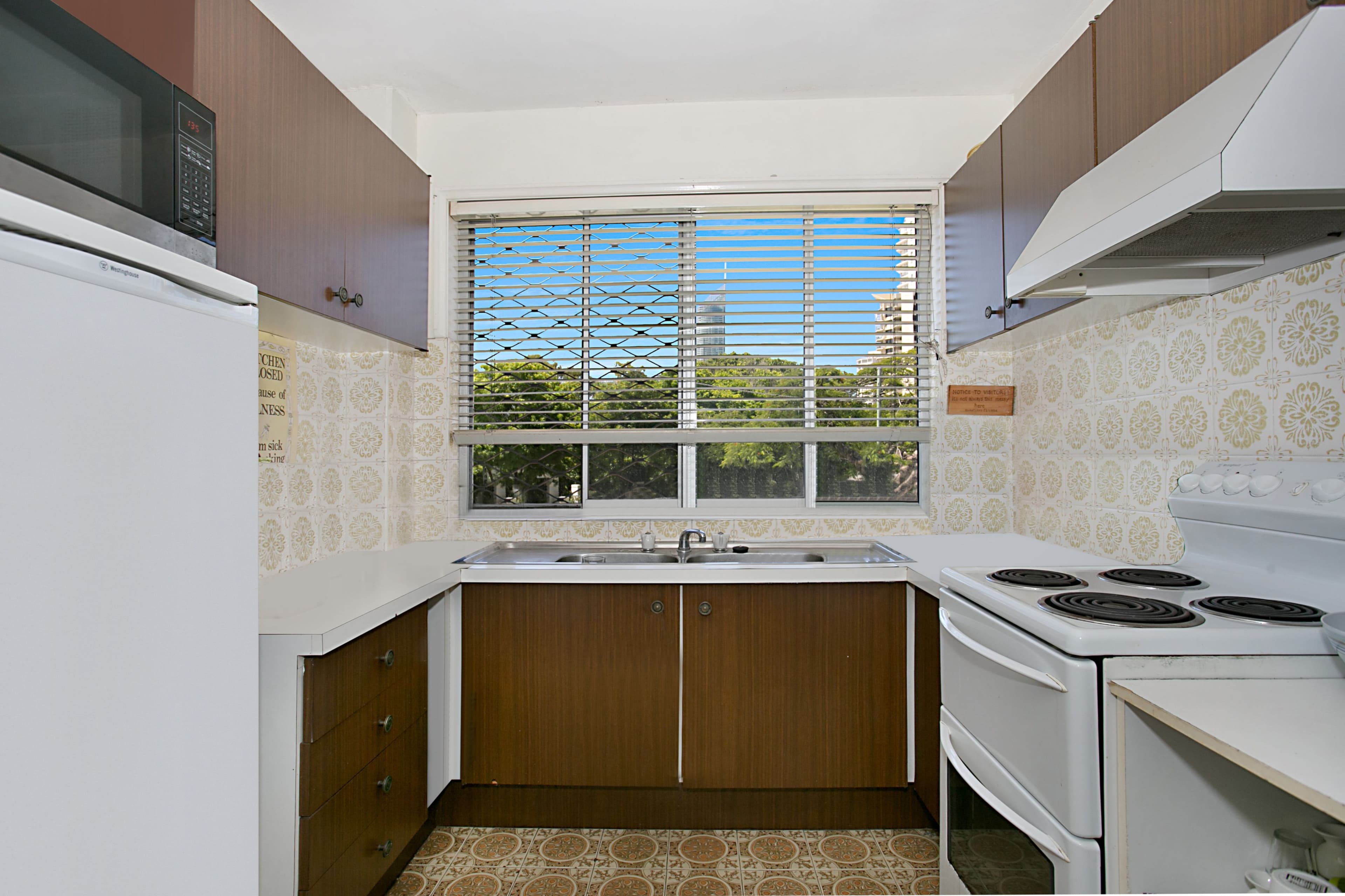 23 Genoa Street, Surfers Paradise QLD 4217, Surfers Paradise - Thumbnail 3