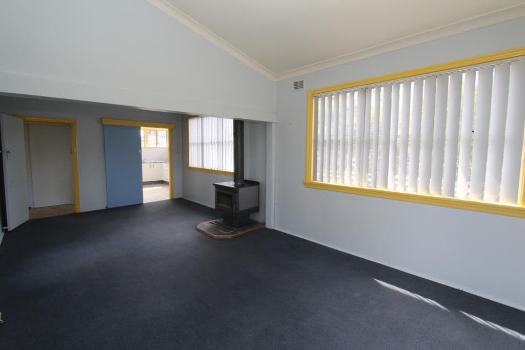 260 DOUGLAS Street, TENTERFIELD NSW 2372, Tenterfield - Thumbnail 2