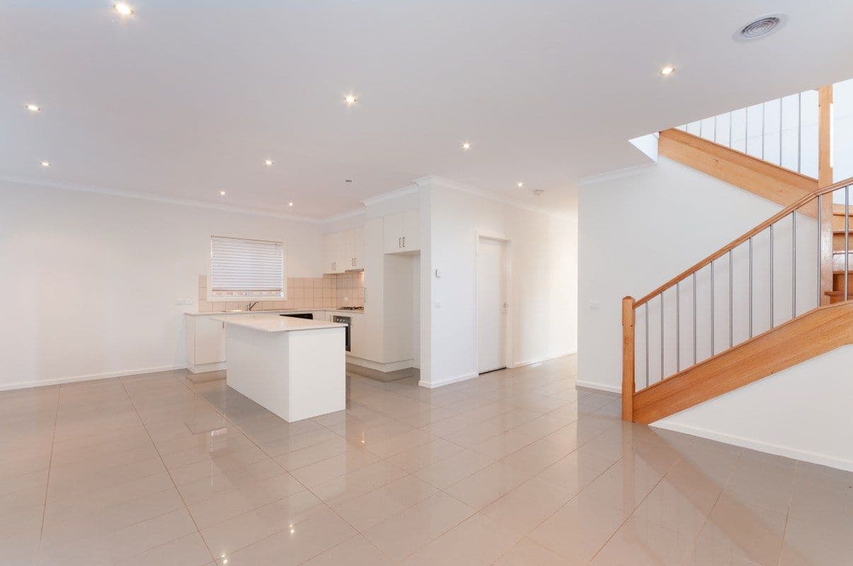 15 Dalwhinnie Crescent, CRAIGIEBURN VIC 3064, Craigieburn - Thumbnail 3