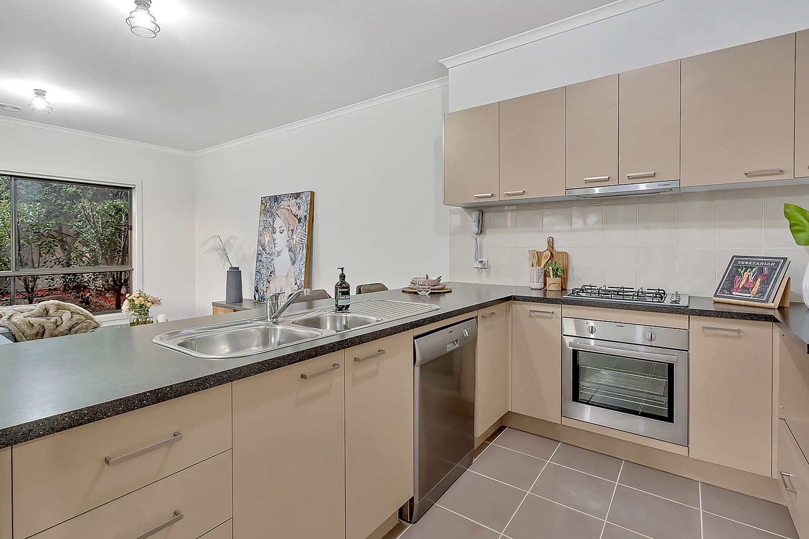 1 Yorkshire Terrace, Craigieburn VIC 3064, Craigieburn - Thumbnail 2