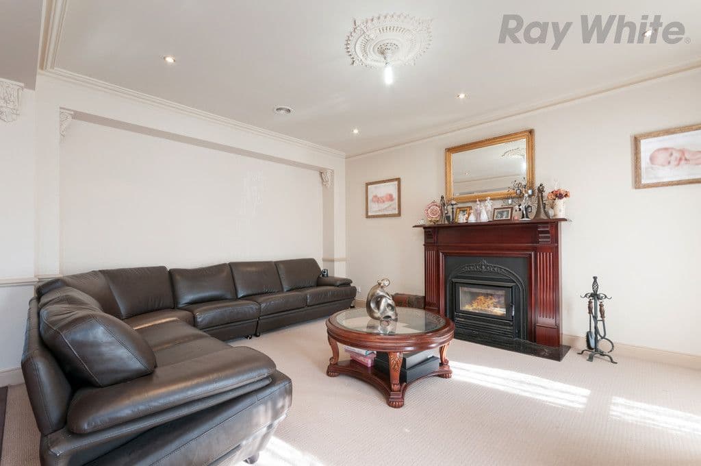 21 Broadhurst Way, Caroline Springs VIC 3023, Caroline Springs - Thumbnail 3