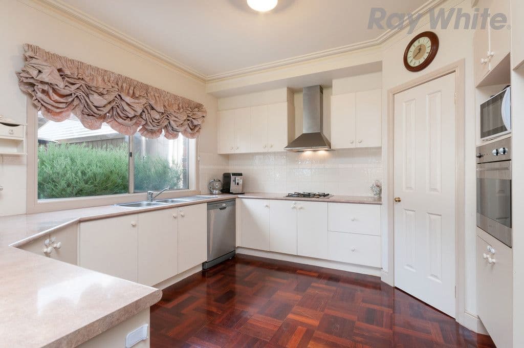 21 Broadhurst Way, Caroline Springs VIC 3023, Caroline Springs - Thumbnail 6