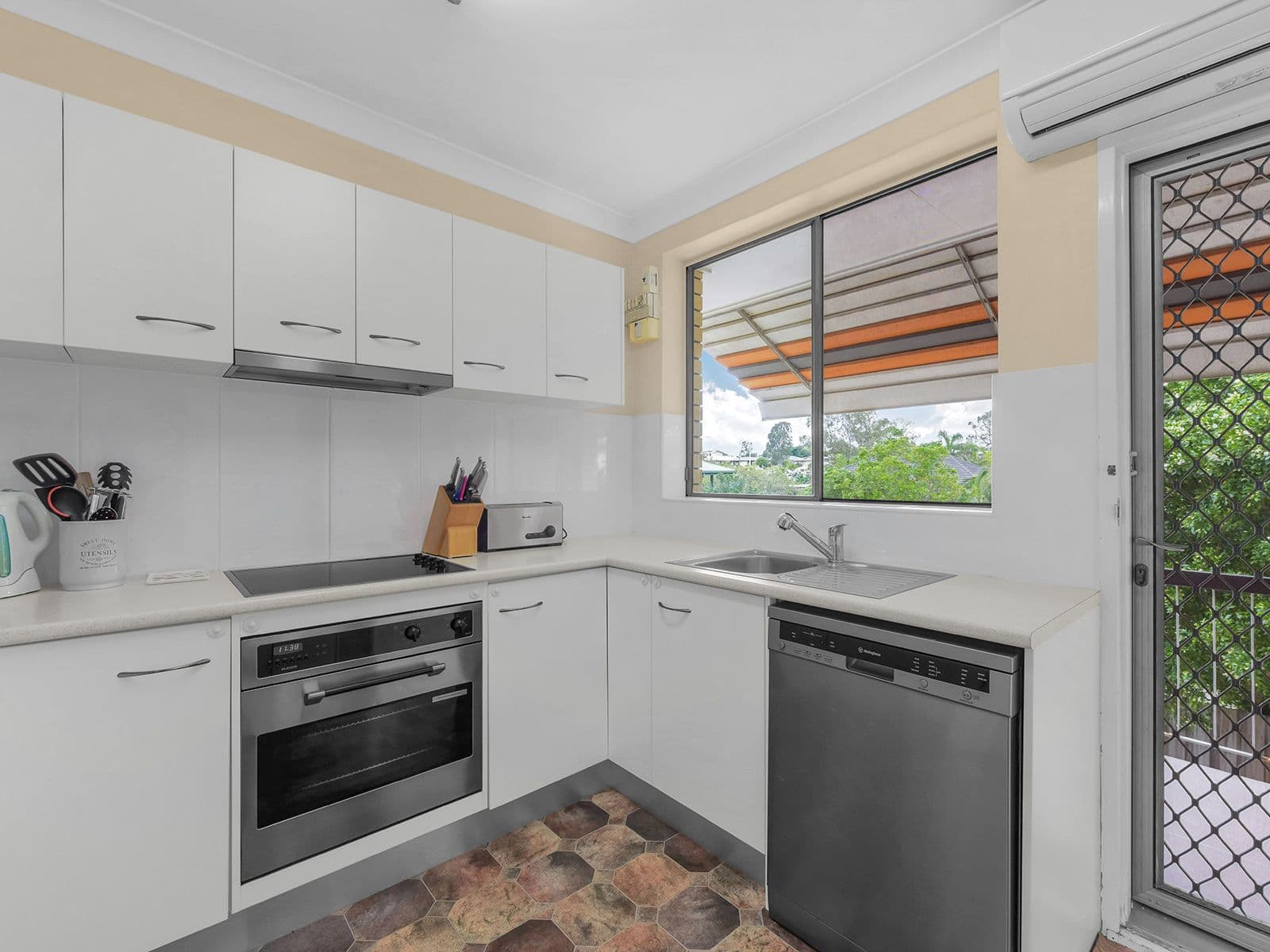69 Mott Street, Gaythorne QLD 4051, Gaythorne - Thumbnail 2