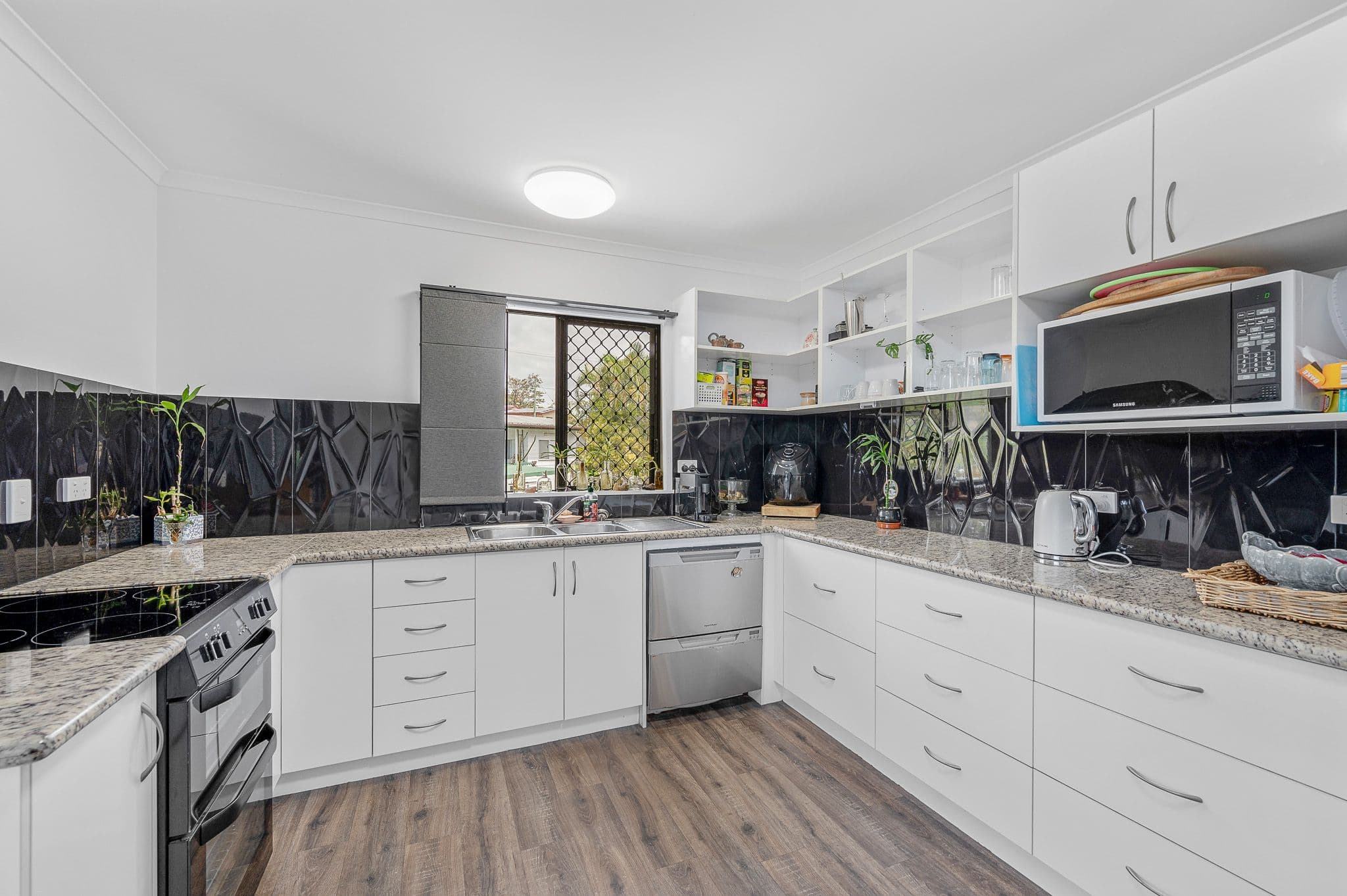 52 Fisher Street, West Gladstone QLD 4680, West Gladstone - Thumbnail 3