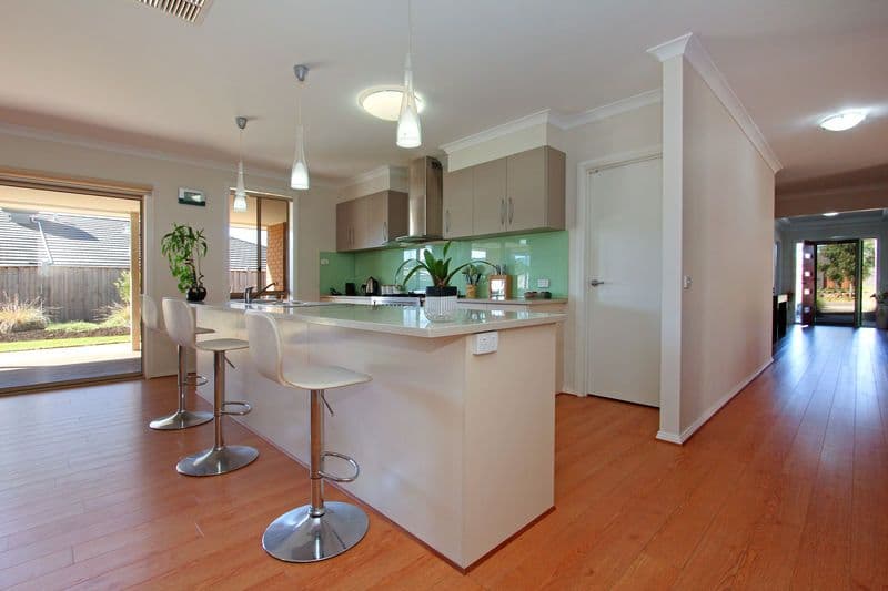 9 Crestwood Drive, ROSEBUD VIC 3939, Rosebud - Thumbnail 2