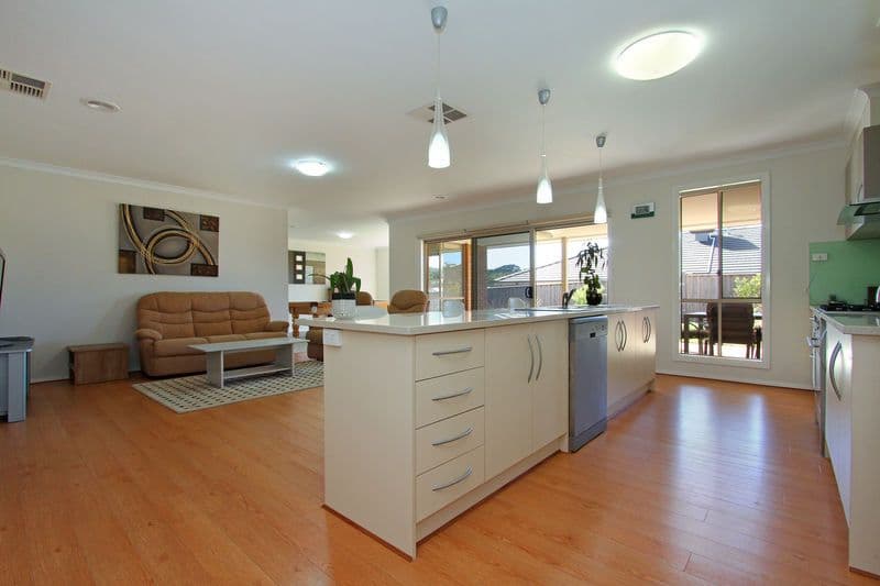 9 Crestwood Drive, ROSEBUD VIC 3939, Rosebud - Thumbnail 3