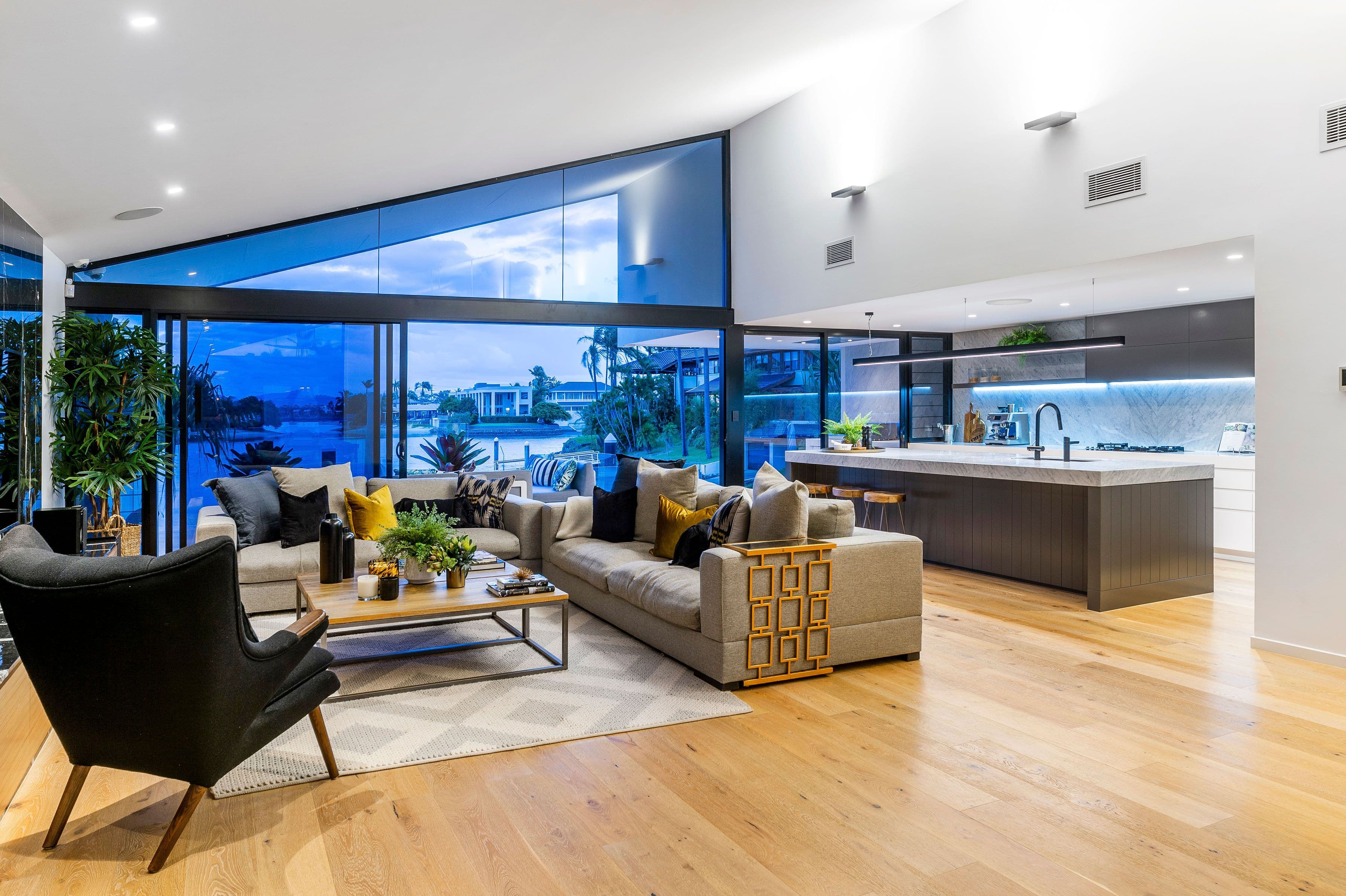 10 Rapallo Avenue, Isle Of Capri QLD 4217, Isle Of Capri - Thumbnail 5