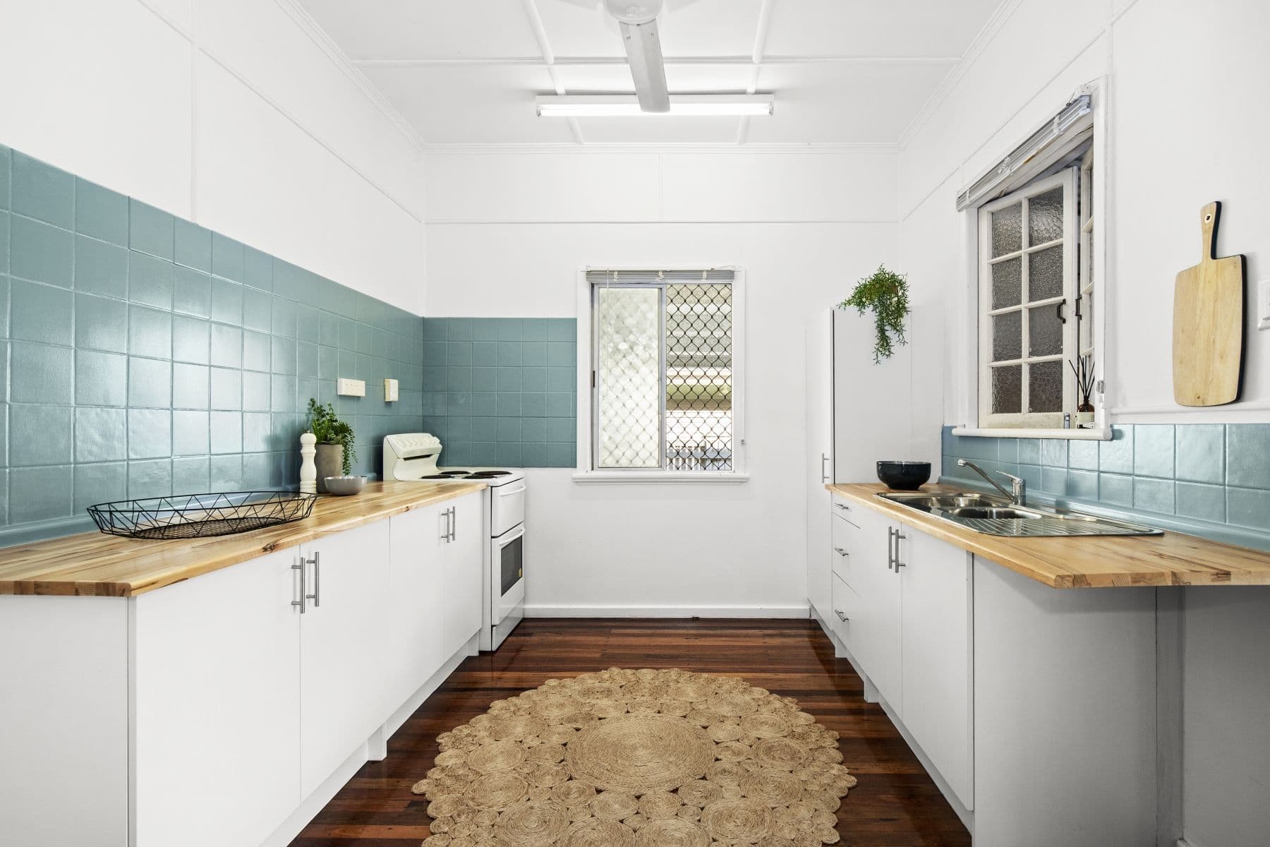 8 Vivian Street, Pimlico QLD 4812, Pimlico - Thumbnail 2