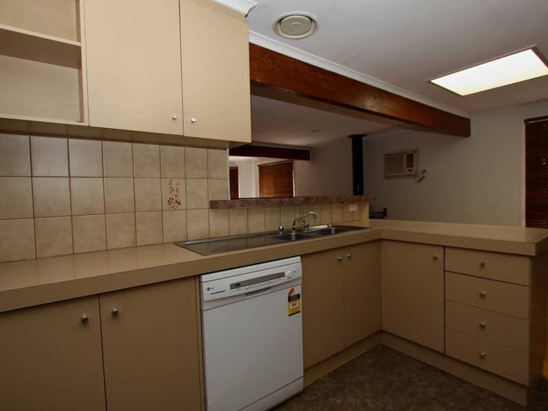 30 Bourke Crescent, Hoppers Crossing - Thumbnail 3