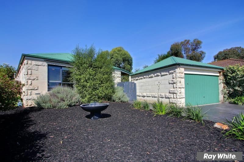 14 Andrew Place, MORNINGTON VIC 3931, Mornington - Thumbnail 2