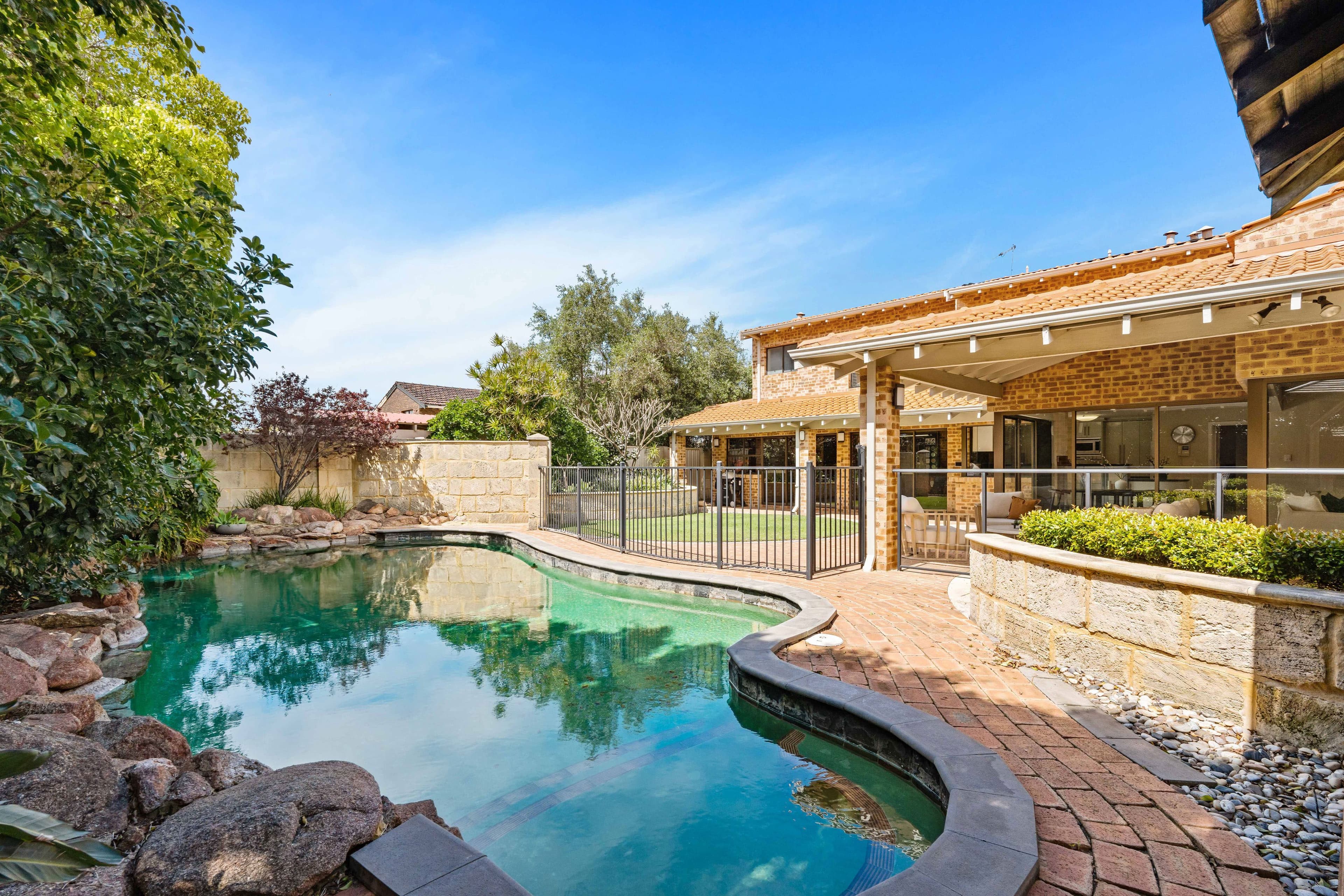 8 Kempenfeldt Avenue, Sorrento WA 6020, Sorrento - Thumbnail 2