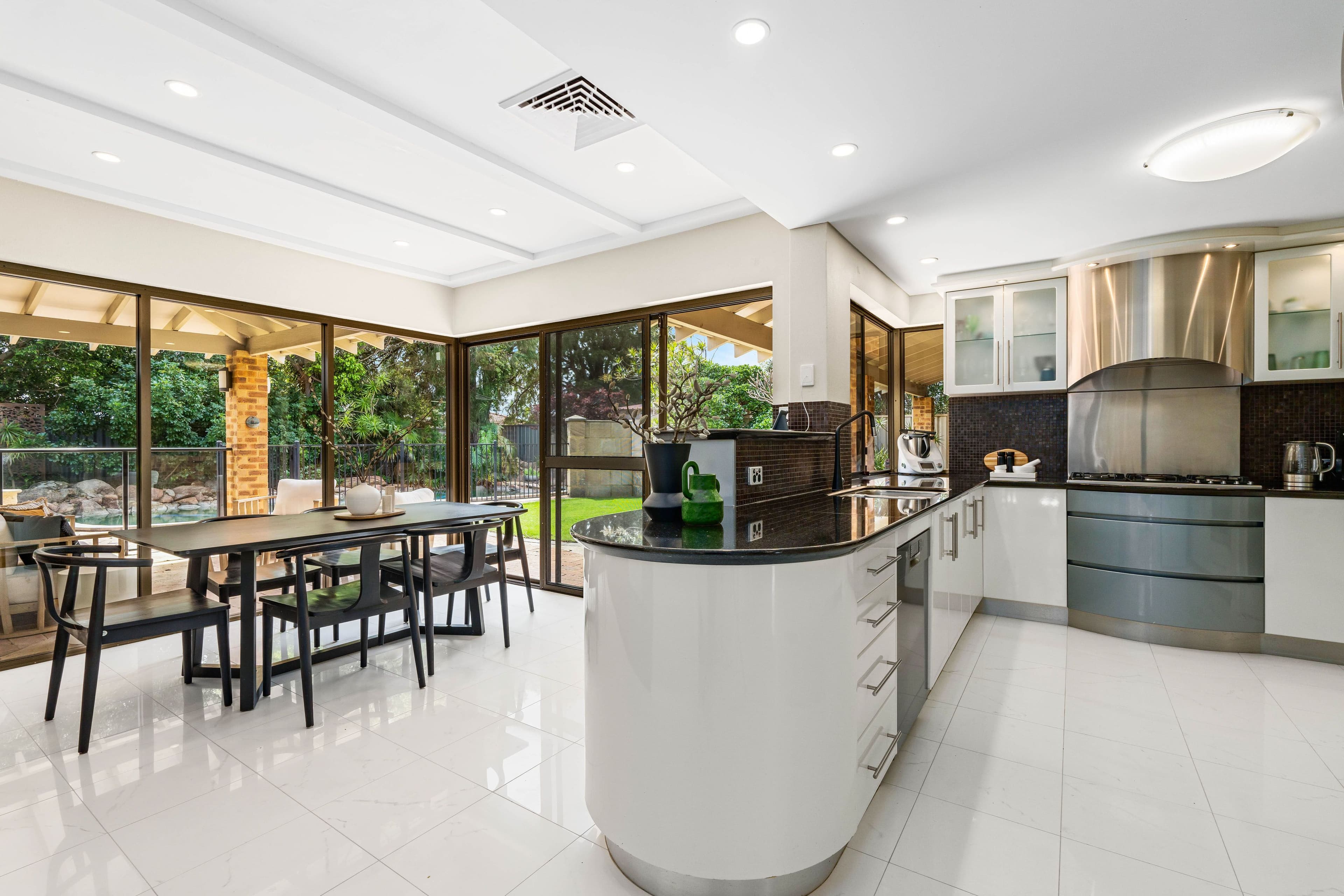 8 Kempenfeldt Avenue, Sorrento WA 6020, Sorrento - Thumbnail 7