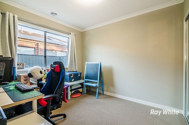 8 Falabela Road, Clyde North VIC 3978, Clyde North - Thumbnail 2