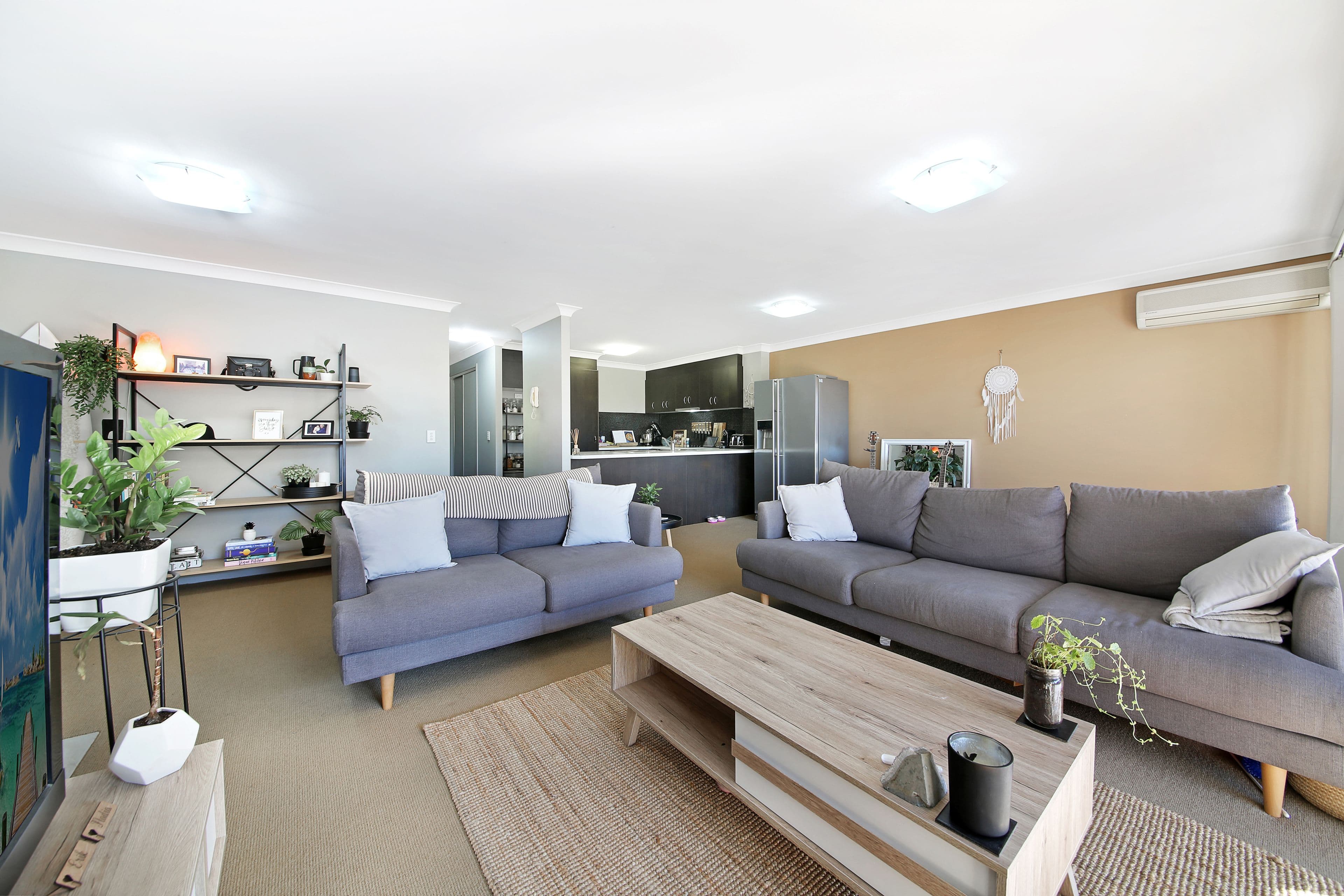 22 Oleander Avenue, Biggera Waters QLD 4216, Biggera Waters - Thumbnail 2