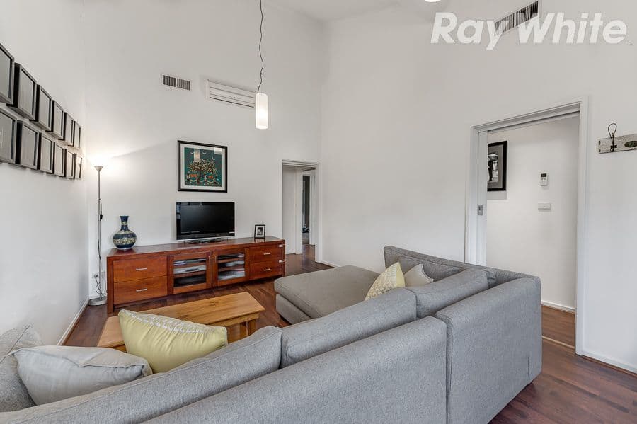 40 Virginia Crescent, BUNDOORA VIC 3083, Bundoora - Thumbnail 3
