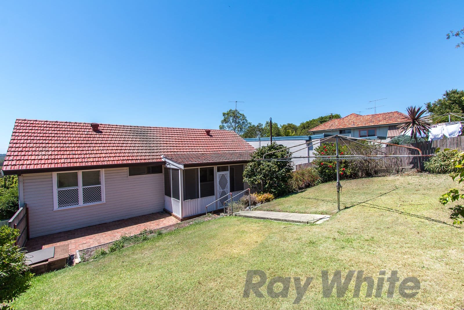 30 Crescent Road, Charlestown - Thumbnail 4