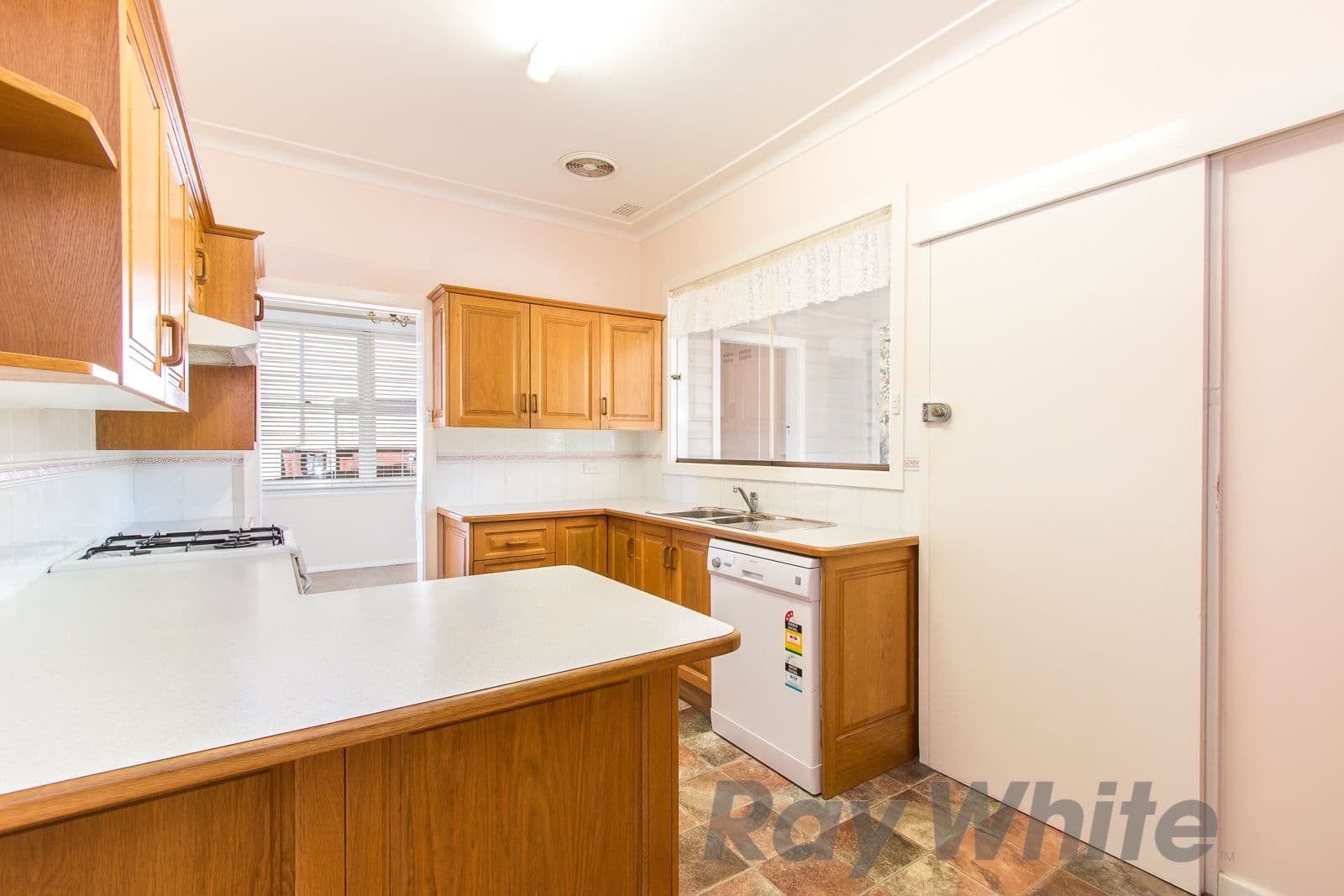30 Crescent Road, Charlestown - Thumbnail 7