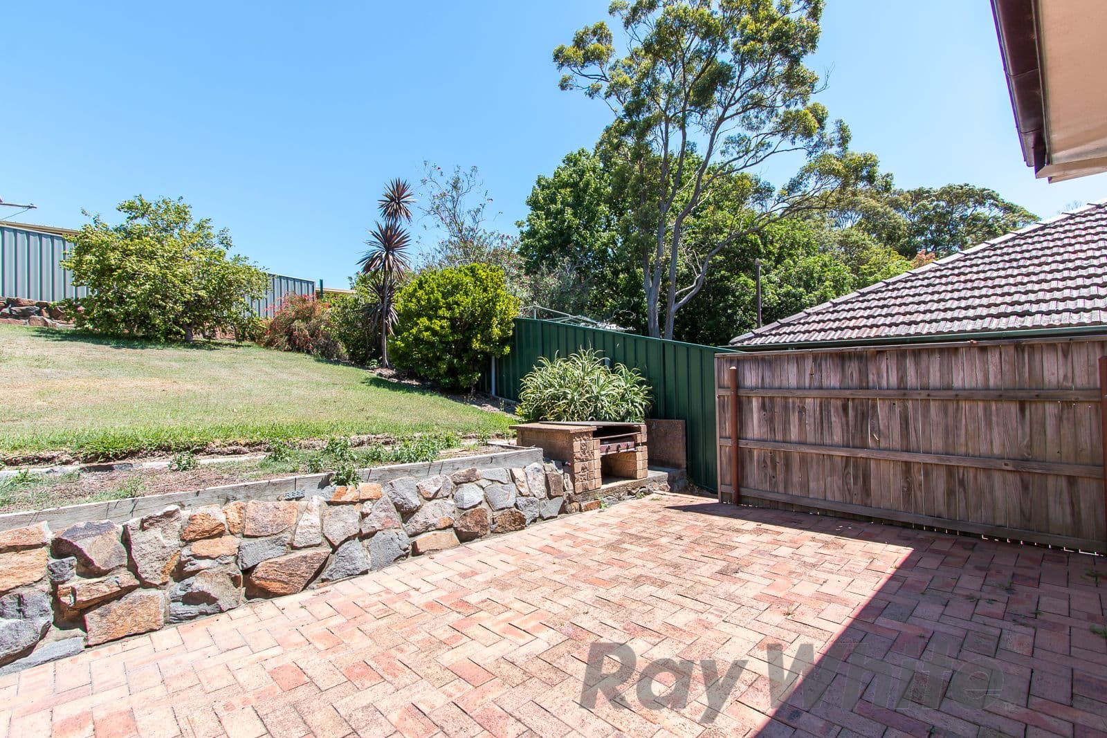 30 Crescent Road, Charlestown - Thumbnail 8