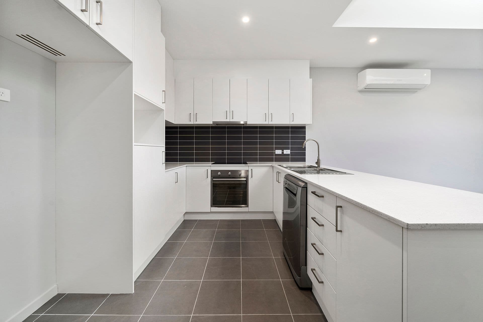 6 High Street, Queanbeyan NSW 2620, Queanbeyan East - Thumbnail 3