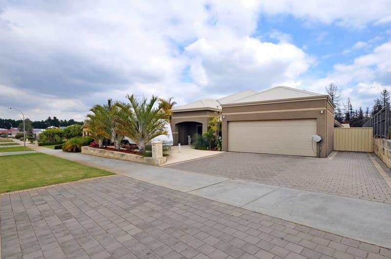 70 Charlottes Vista, Ellenbrook WA 6069, Ellenbrook - Thumbnail 2