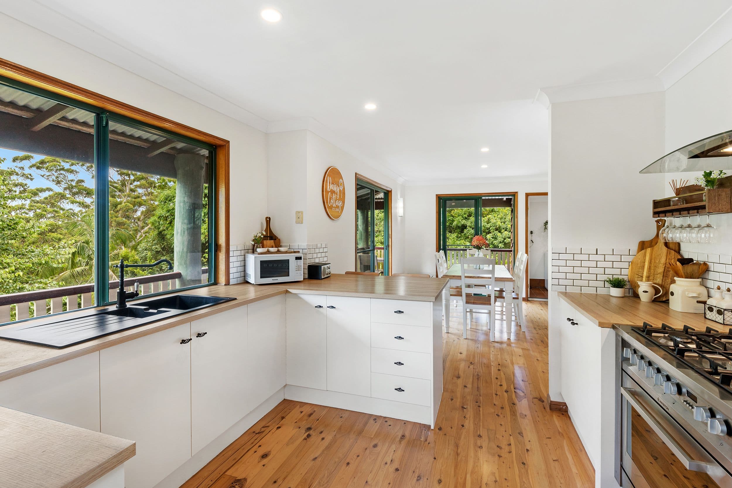 129 Contour Road, Tamborine Mountain QLD 4272, Tamborine Mountain - Thumbnail 3