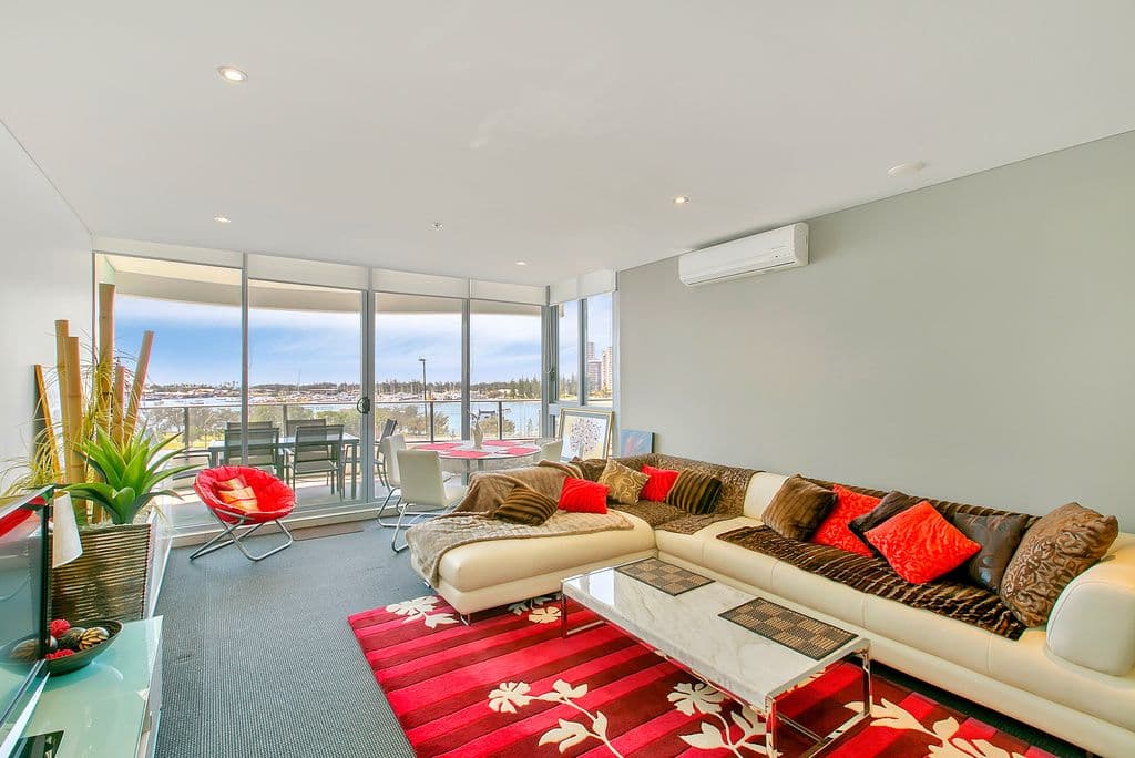 4 Como Cresecent, SOUTHPORT QLD 4215, Southport - Image 1